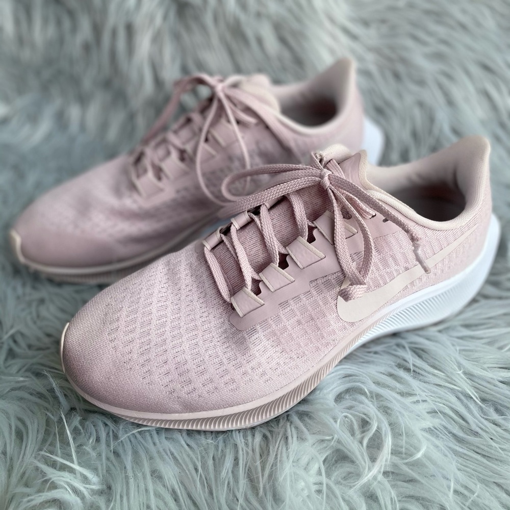 NIKE Air Zoom Pegasus 37 Running Shoe in Champagne/ White/ Rose/ Pink US 8.5